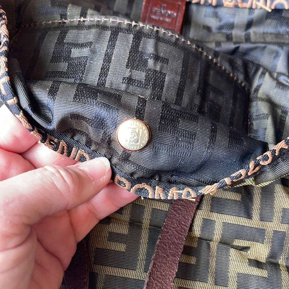 Fendi foldable Zucca pattern shopping tote. - Picture 5 of 10